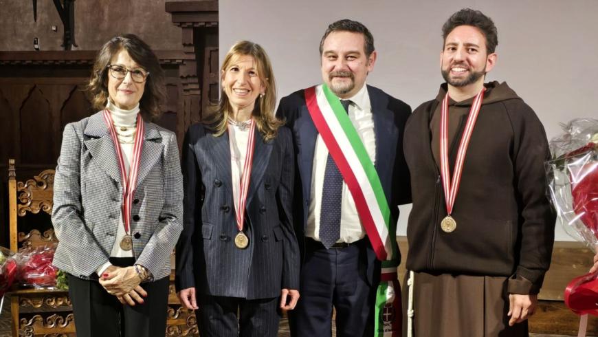 Da sx a dx: Danila Finzi, Anna Chiara Invernizzi, Alessandro Canelli e Fra' Marco Costa